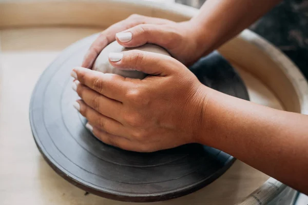 Pottery wheel, clay, woman's hands, potter is going to work in pottery — Stock Photo, Image