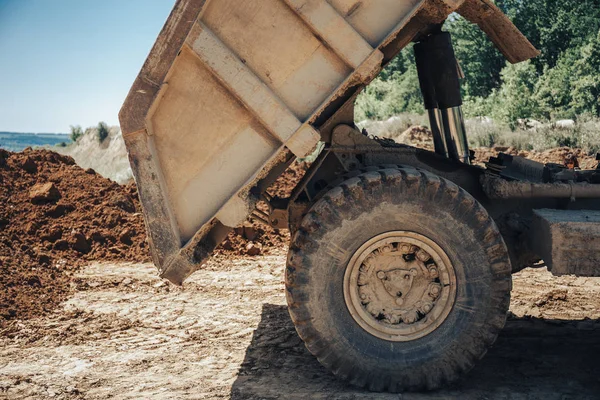 Büyük bir sanayi kamyon vücut yakın çekim
