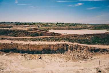 Açık döküm kireçtaşı sarı maden ocağı manzara