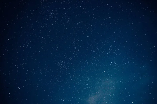 Gece gökyüzü, yıldızlar arka plan üzerinde birçok yıldız — Stok fotoğraf