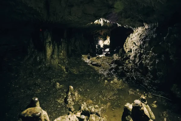 Dentro de una gruta subterránea grande —  Fotos de Stock