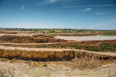 Endüstriyel manzara, kalker maden ocağı 