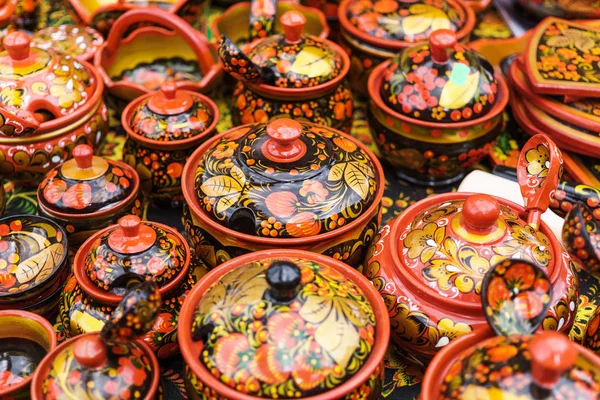 Russian khokhloma, traditional wood painting handicraft souvenirs — Stock Photo, Image