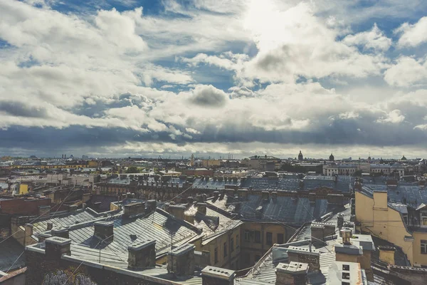 Çatılar için ufuk, St. Petersburg çatılar türü — Stok fotoğraf