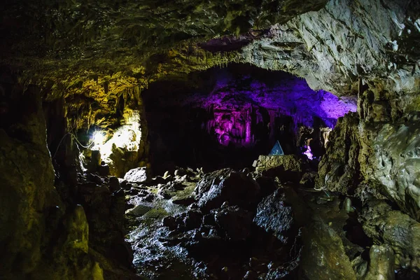 Cueva de piedra bajo tierra —  Fotos de Stock