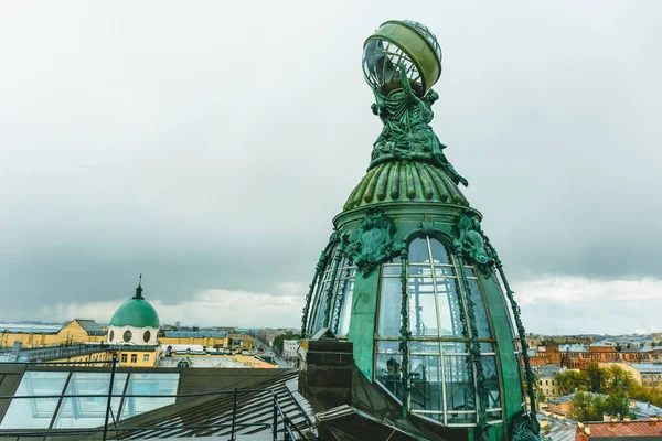 Firmengebäude zinger, nevsky Prospekt, Mitarbeiter die Wohnung vkontakte vk, nevsky Avenue — Stockfoto