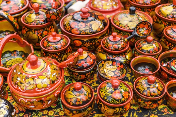 Utensílios de madeira russos. Khokhloma ou Hohloma, tradicional lembrança artesanal russa — Fotografia de Stock