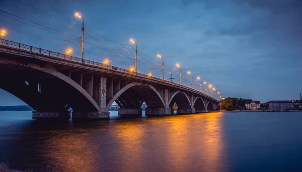 Vogresovsky-汽车桥连接的左岸和沃罗涅日市列宁区 — 图库照片