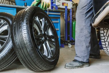 Mekanik değişiklikleri araba tekerlek içinde oto tamircisi