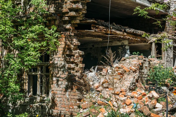 Debris of a building, ruined house, can be used as consequences of war, earthquake — Stock Photo, Image