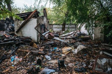 yıkık ev, savaş, deprem, kasırga veya diğer doğal afet sonuçlarını kullanılabilir