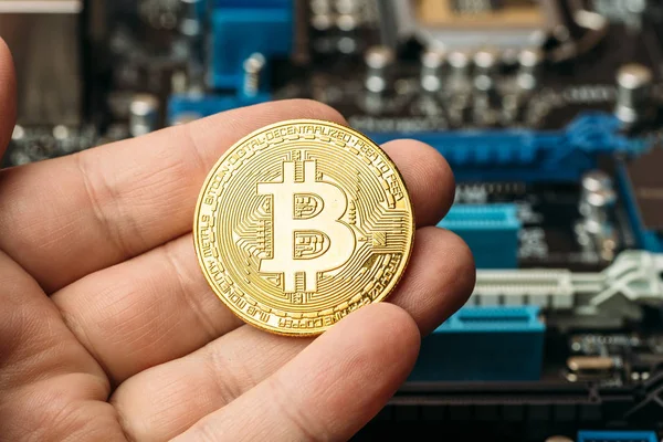 Sikke para biriminin Kripto Bitcoin adam elinde