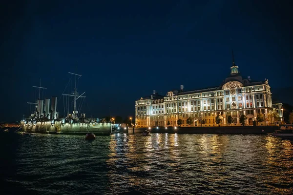 Lineaire kruiser Aurora of Avrora nachts, St. Petersburg — Stockfoto