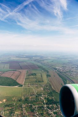 Hava uçak penceresinden gerçek havadan görünümü