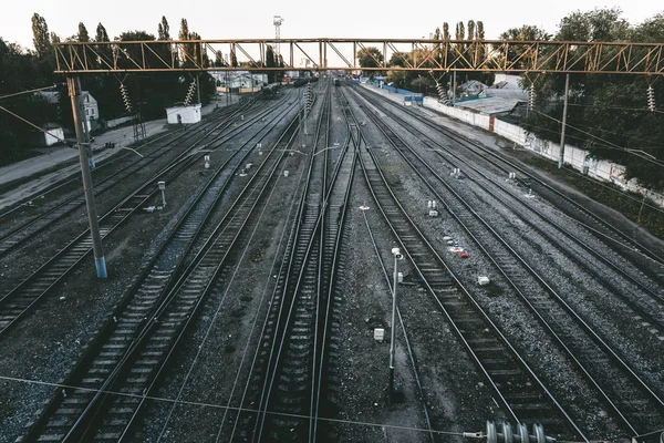 Bahngleise in Bahnhofsnähe — Stockfoto