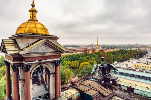 Blick vom Dach der St.-Isaak-Kathedrale, St. Peter und Paul — Stockfoto