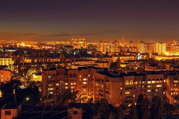 Şehir gece Voronej şehir merkezinde çatı üzerinden — Stok fotoğraf