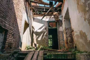 Eski terk edilmiş bina 