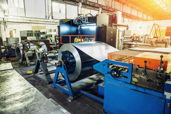 Worksop makine araç ve ekipman, rulo çelik üretim metal borular için — Stok fotoğraf