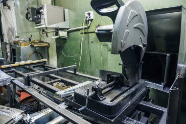 Ekipman araçları, endüstriyel arka plan ile endüstriyel fabrika