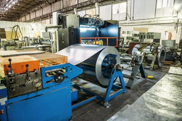 Industrial factory with equipment tools in large workshop or warehouse, industrial background — Stock Photo, Image