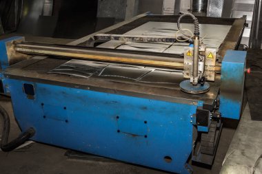 CNC Lazer plazma kesme. Üretim tesisi veya fabrika modern metal işleme teknolojisi