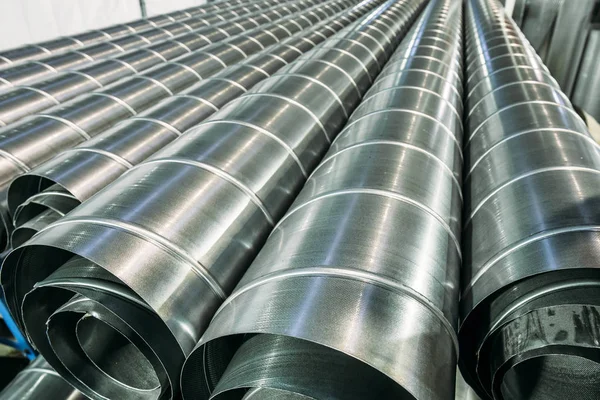 Pila di tubi in acciaio o metallo come sfondo industriale — Foto Stock