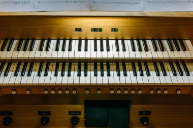 Boru organ klavye konsol