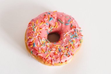 Pembe sır beyaz, en iyi görünümü üzerine lezzetli taze çörek