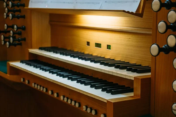 Консоль органної клавіатури труби — стокове фото