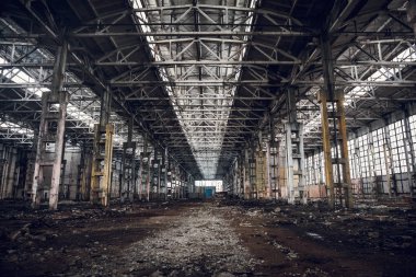 Yıkık endüstriyel fabrika binası, kalıntıları ve yıkım terk