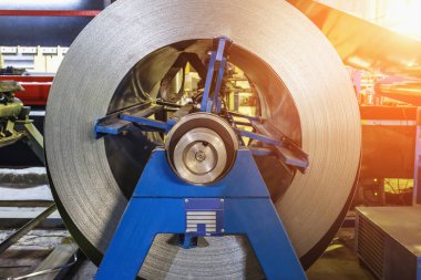 Galvanizli, paslanmaz çelik levha, endüstriyel metal üretim makineleri.