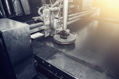 Metal levha CNC programlanabilir lazer plazma kesme makinesi keser