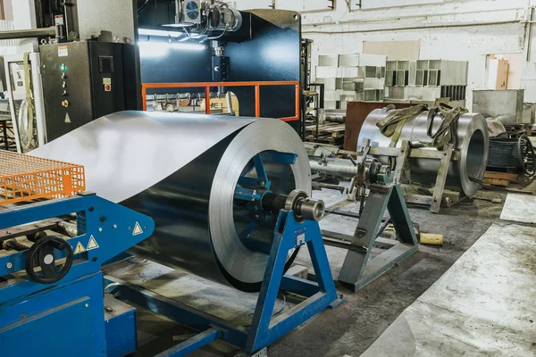 Metalworking factory interior with machinery equipment tools, industrial manufacturing of steel air conditioning pipes and systems — Stock Photo, Image