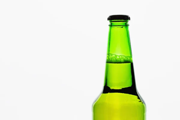 Garrafa de vidro de cerveja no fundo branco — Fotografia de Stock