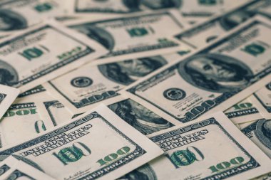 Dolar arka plan, yüz ABD Doları banknot faturaları, birçok Amerikan nakit para, seçici odak