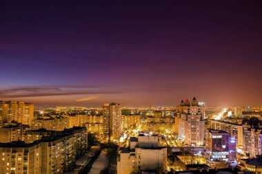 Akşam cityscape, Voronezh şehir şehir panoraması, hava manzaraya yüksek katlı konut konut, iş binalar, şafak sonra kentsel