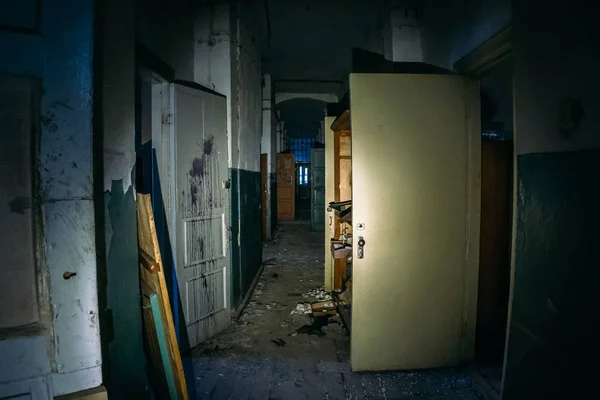 Spooky terrible dark corridor in old abandoned ruined hospital — Stock Photo, Image