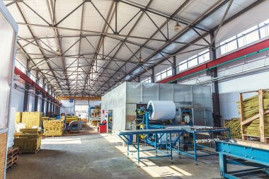 Sanayi Fabrikası atölye üretim sandviç panelleri yapımı için için. Modern depolama fabrika iç üretim