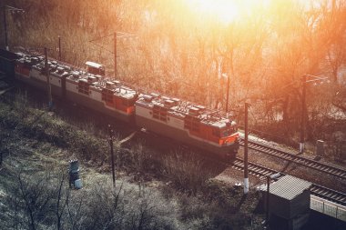 Yük treni, tren vagonları, ulaşım ve demiryolu, lojistik kavramı nakliye sanayi