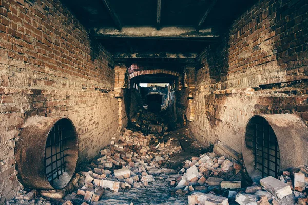 Red brick ruined abandoned underground sewer tunnel with dramatic mysterious atmosphere, inside sewerage — Stock Photo, Image