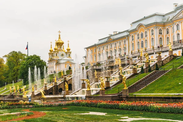 Saint Petersburg, Russia - Circa June 2017: View of the Grand Cascade,  Peterhof Palace. The Peterhof Palace and Garden Complex, famous tourist place — Stock Photo, Image