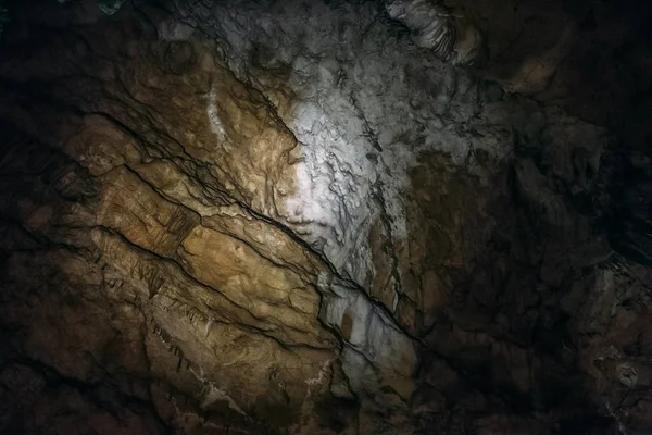 Kalksteinformationen in unterirdischen Höhlen — Stockfoto