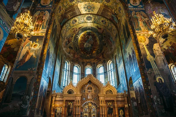 São Petersburgo, Rússia - Por volta de junho de 2017: Interior da Igreja do Salvador em Sangue Derramado em São Petersburgo, Rússia — Fotografia de Stock