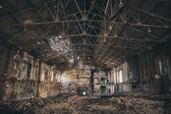 Ruined and abandoned dark creepy factory house building inside, industrial warehouse hall waiting for demolition — Stock Photo, Image