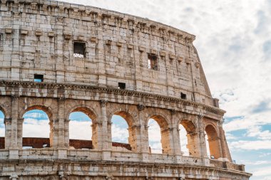 Roma, İtalya. Kolezyum ya da Kolezyum duvarlarının kalıntılarını kapatın.