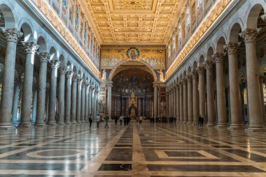 Roma, İtalya - Ekim 2019: Eski güzel Basilica di San Paolo fuori le Mura Rome, İtalya