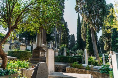 Roma, İtalya - Ekim 2019: Roma, İtalya 'daki yabancılar için Katolik olmayan mezarlık. Şehirdeki en güzel ve az bilinen yerlerden biri.