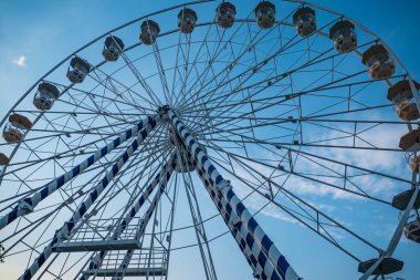 Kıbrıs, Limasol 'da insansız dönme dolap, kapat