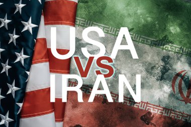 Usa ya da İran 'a karşı - Amerikan bayrağı üzerinde yazı ve grunge arkaplanda İran bayrağı. Sorunlar ve iki ülke arasındaki ilişkiler kavramı arasındaki çatışma